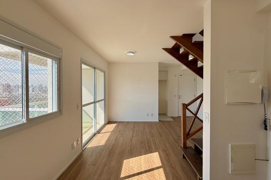 Sala  de apartamento à venda com 2 quartos, 76m² em Santo Amaro, São Paulo