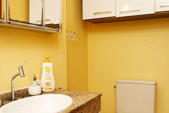 Banheiro 1 Quarto Suíte de apartamento à venda com 3 quartos, 94m² em Azenha, Porto Alegre