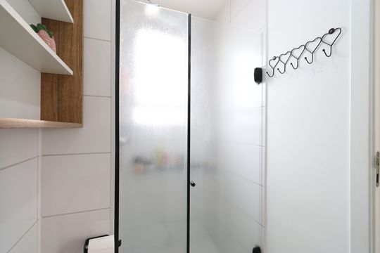 Banheiro  de apartamento à venda com 2 quartos, 42m² em Bom Retiro, São Paulo