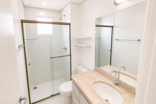 Banheiro de apartamento à venda com 2 quartos, 67m² em Centro, Campinas