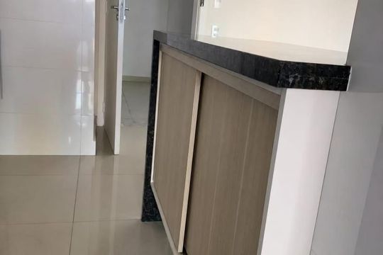 Cozinha de apartamento à venda com 2 quartos, 67m² em Centro, Campinas