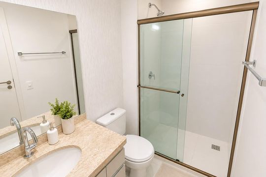 Banheiro de apartamento à venda com 2 quartos, 67m² em Centro, Campinas