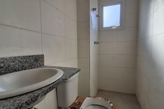 Banheiro Social de apartamento à venda com 2 quartos, 48m² em Santa Maria, São Caetano do Sul