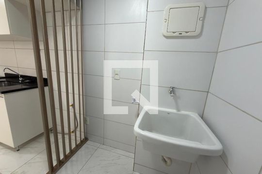 Área de serviço de apartamento para alugar com 2 quartos, 54m² em Colônia Agrícola Samambaia, Brasília
