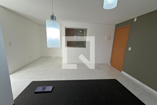 Cozinha de apartamento para alugar com 2 quartos, 54m² em Colônia Agrícola Samambaia, Brasília