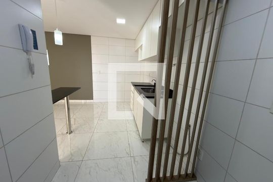 Cozinha de apartamento para alugar com 2 quartos, 54m² em Colônia Agrícola Samambaia, Brasília