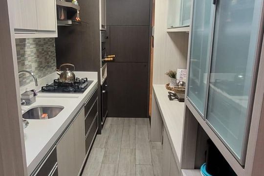 Cozinha de apartamento à venda com 2 quartos, 87m² em Bigorrilho, Curitiba