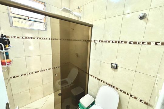 Banheiro 1 de casa para alugar com 3 quartos, 120m² em Jardim Lajeado, Ferraz de Vasconcelos