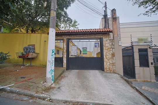 Fachada de casa de condomínio para alugar com 2 quartos, 60m² em Vila Ré, São Paulo