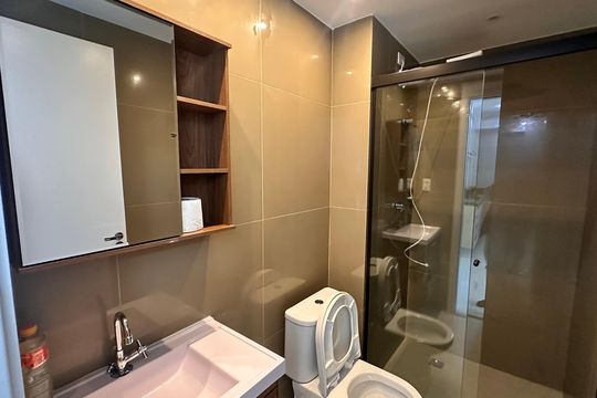 Banheiro social de apartamento para alugar com 2 quartos, 38m² em Jardim São Luís, São Paulo
