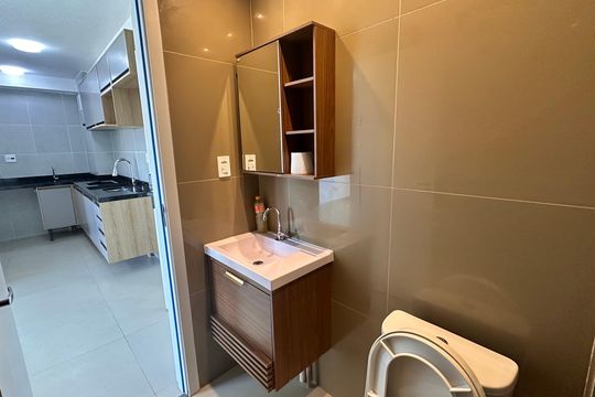 Banheiro social de apartamento para alugar com 2 quartos, 38m² em Jardim São Luís, São Paulo