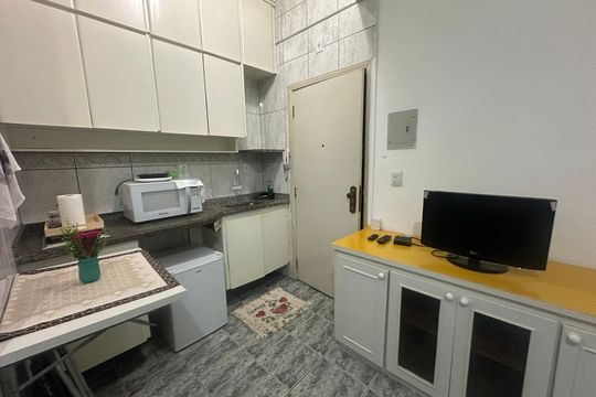Cozinha de apartamento para alugar com 1 quarto, 32m² em Centro, São Vicente