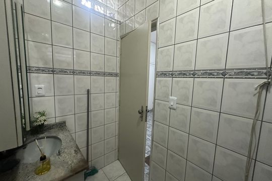 Banheiro de apartamento para alugar com 1 quarto, 32m² em Centro, São Vicente