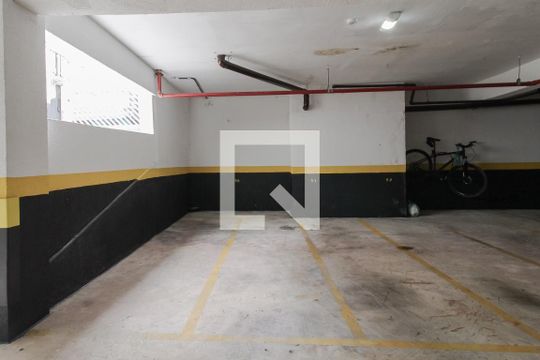 Garagem de apartamento para alugar com 2 quartos, 50m² em Jardim Pilar, Mauá
