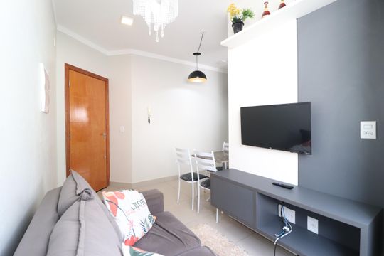 Sala de apartamento para alugar com 2 quartos, 45m² em Santa Mônica, Uberlândia