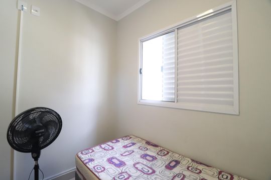 Quarto 1 de apartamento para alugar com 2 quartos, 45m² em Santa Mônica, Uberlândia