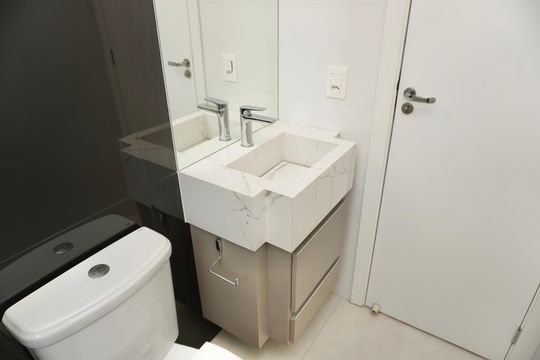Banheiro Social de apartamento à venda com 2 quartos, 58m² em Lourdes, Belo Horizonte