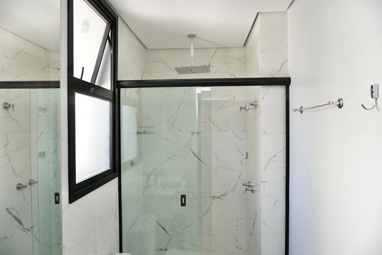 Suíte - Banheiro  de apartamento à venda com 2 quartos, 58m² em Lourdes, Belo Horizonte