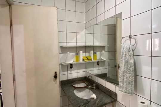 Banheiro social de apartamento para alugar com 2 quartos, 60m² em Jaguaribe, Osasco