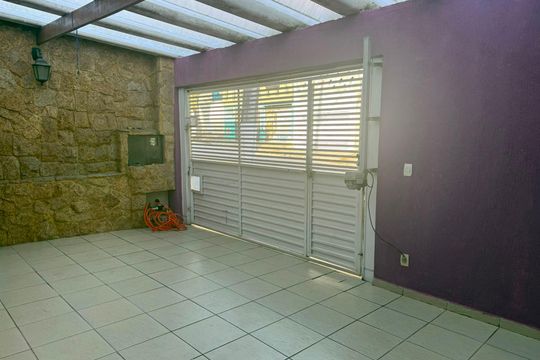 Garagem de casa à venda com 2 quartos, 116m² em Ferrazópolis, São Bernardo do Campo