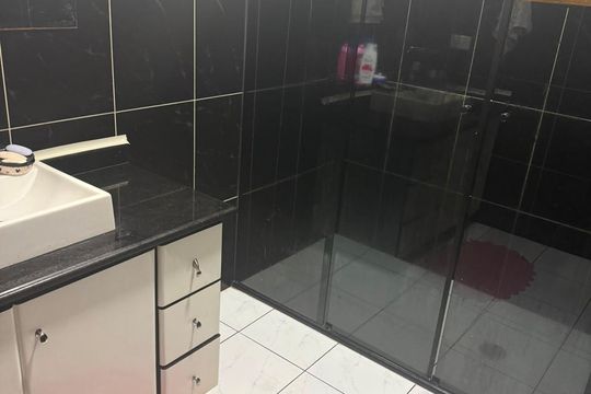 Banheiro 1 de casa à venda com 2 quartos, 116m² em Ferrazópolis, São Bernardo do Campo