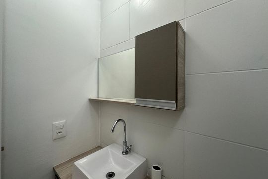 Banheiro de apartamento para alugar com 2 quartos, 48m² em Vila Engenho Novo, Barueri