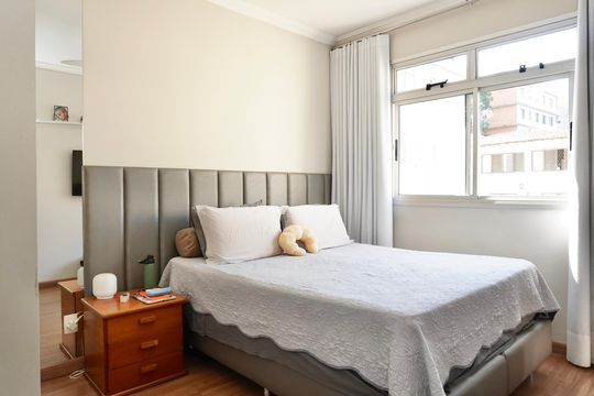 Quarto 1 de apartamento para alugar com 2 quartos, 65m² em Cruzeiro, Belo Horizonte