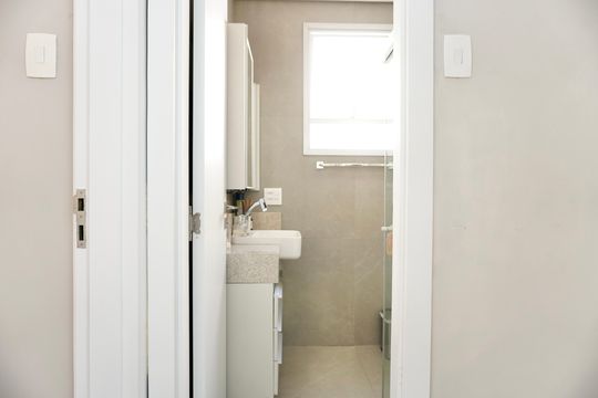 Banheiro de apartamento para alugar com 2 quartos, 65m² em Cruzeiro, Belo Horizonte