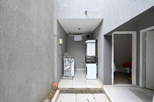 Área de Serviço  de casa para alugar com 6 quartos, 690m² em Jardim Vitoria Regia (zona Oeste), São Paulo
