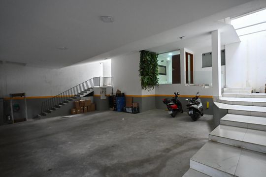 Garagem de casa para alugar com 6 quartos, 690m² em Jardim Vitoria Regia (zona Oeste), São Paulo