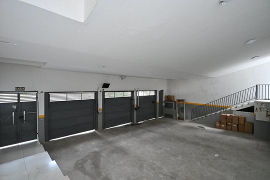 Garagem de casa para alugar com 6 quartos, 690m² em Jardim Vitoria Regia (zona Oeste), São Paulo
