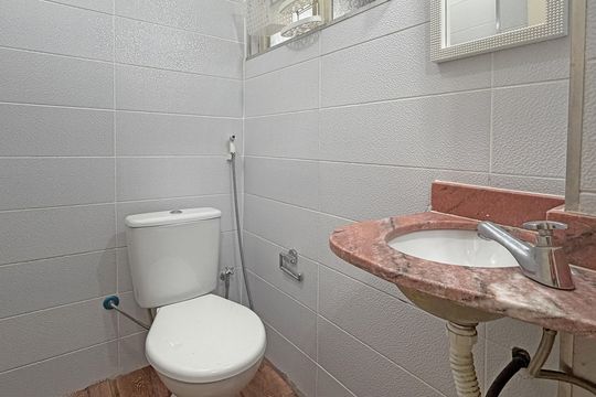 Banheiro de kitnet/studio para alugar com 1 quarto, 20m² em Boqueirão, Santos