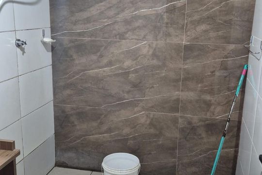 Banheiro de casa de condomínio à venda com 2 quartos, 80m² em Belém Velho, Porto Alegre