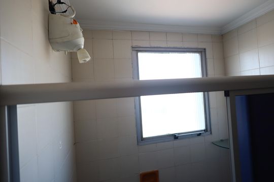 Banheiro de apartamento para alugar com 1 quarto, 52m² em Jaguaribe, Osasco