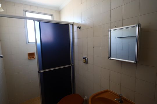 Banheiro de apartamento para alugar com 1 quarto, 52m² em Jaguaribe, Osasco