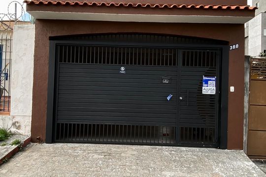 Fachada de casa para alugar com 3 quartos, 150m² em Parque Boturussu, São Paulo