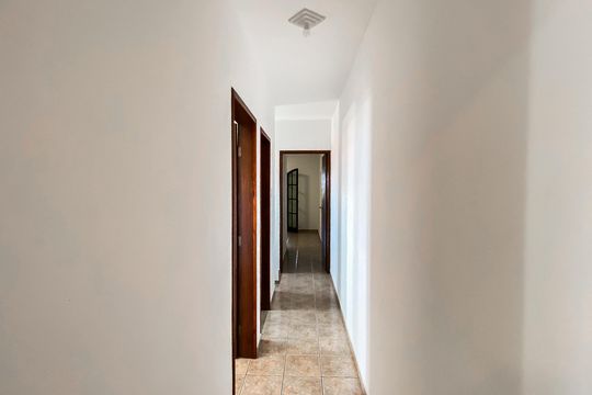 Corredor de casa para alugar com 3 quartos, 150m² em Parque Boturussu, São Paulo