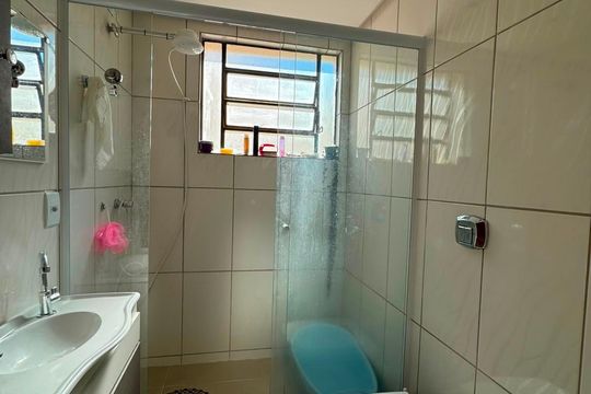 Banheiro de apartamento para alugar com 2 quartos, 62m² em Passo d’Areia, Porto Alegre
