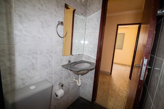 Banheiro Social  de apartamento para alugar com 4 quartos, 100m² em Buritis, Belo Horizonte