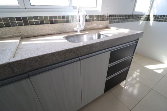 Cozinha de apartamento para alugar com 2 quartos, 55m² em Pampulha, Uberlândia