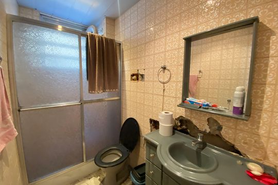 Banheiro social de apartamento à venda com 2 quartos, 50m² em Tomás Coelho, Rio de Janeiro