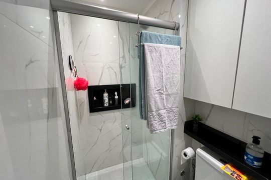 Banheiro de apartamento à venda com 2 quartos, 42m² em Sítio da Figueira, São Paulo