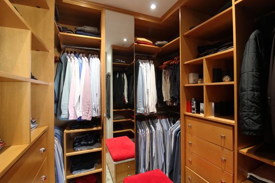 Closet da Suíte 2 de apartamento à venda com 2 quartos, 256m² em Indianópolis, São Paulo