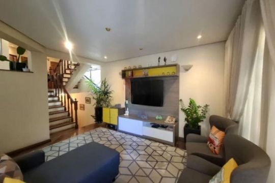 Casa à venda com 3 quartos, 260m² em Jardim Textil, São Paulo