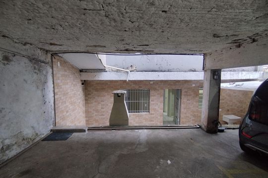 Garagem de casa à venda com 2 quartos, 70m² em Bosque da Saúde, São Paulo