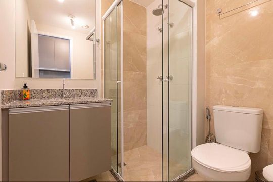 Banheiro de kitnet/studio para alugar com 1 quarto, 31m² em Bela Vista, São Paulo