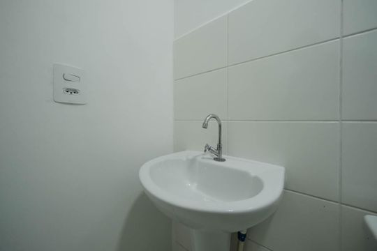 Banheiro de apartamento para alugar com 1 quarto, 37m² em Vila Ré, São Paulo