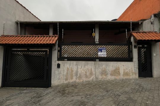 Fachada + Placa de casa à venda com 4 quartos, 500m² em Vila Chuca, São Paulo