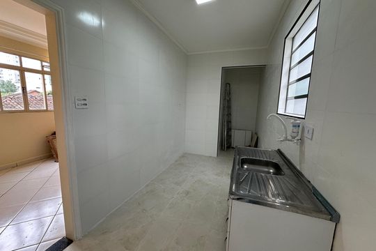 Cozinha de apartamento para alugar com 1 quarto, 53m² em Boa Vista, São Vicente