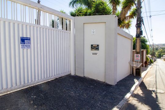 Casa à venda com 5 quartos, 640m² em Colônia Agrícola Samambaia, Brasília
